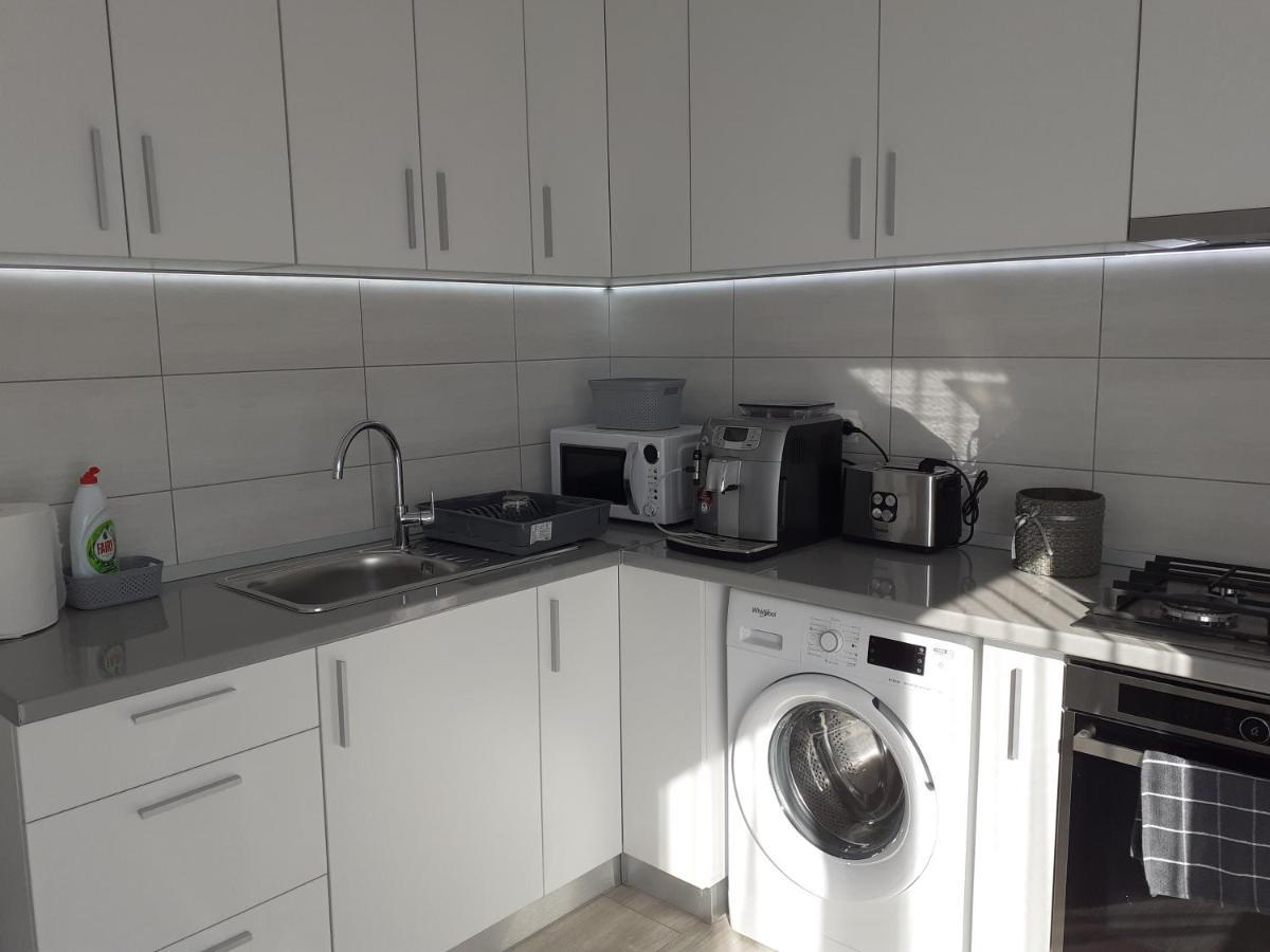 Sara Apartman Livezeni  Exterior photo